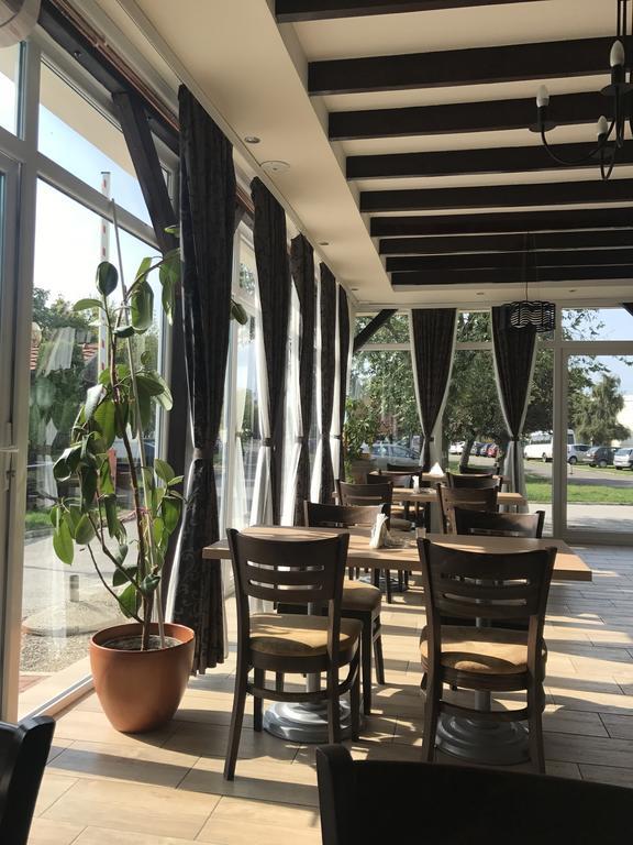 Hotel Aqua Panon Kanjiža エクステリア 写真